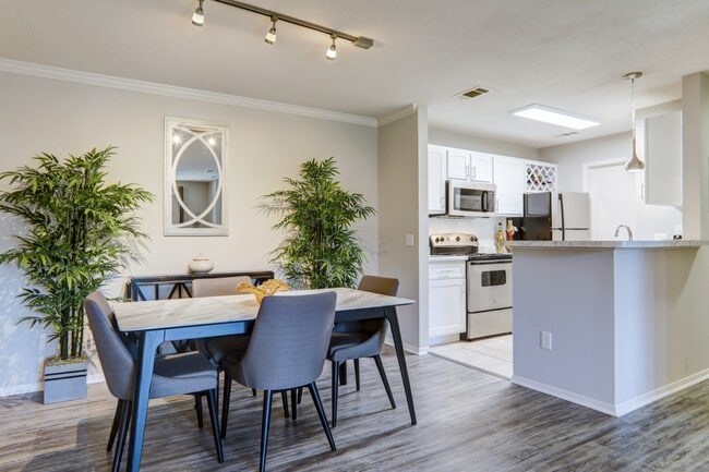 Building Photo - Kings Mill Apartment Homes