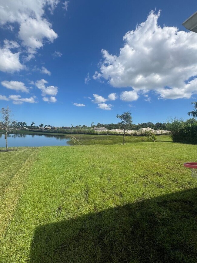 Foto del edificio - 3222 Trinity Cir