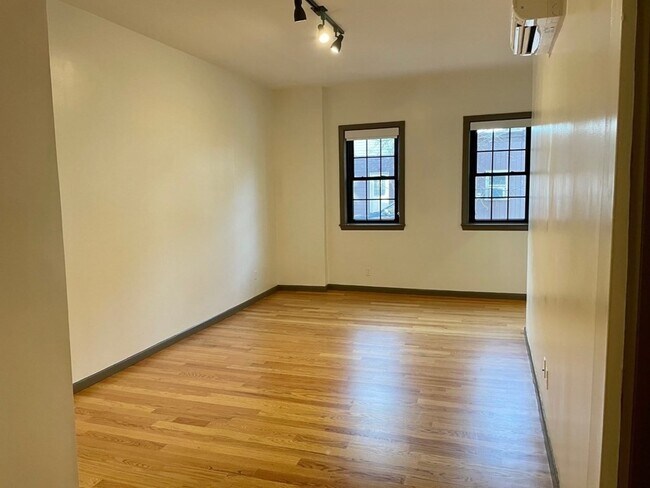 Foto del edificio - 113 Webster Ave