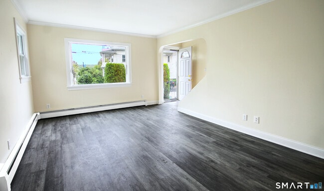 Building Photo - 136 Hillside Ave