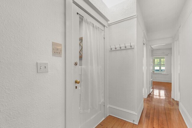 Building Photo - 2348-2348 SE Ankeny St