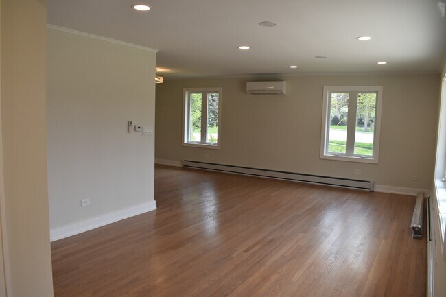 Sala de estar - 623 N Northwest Hwy