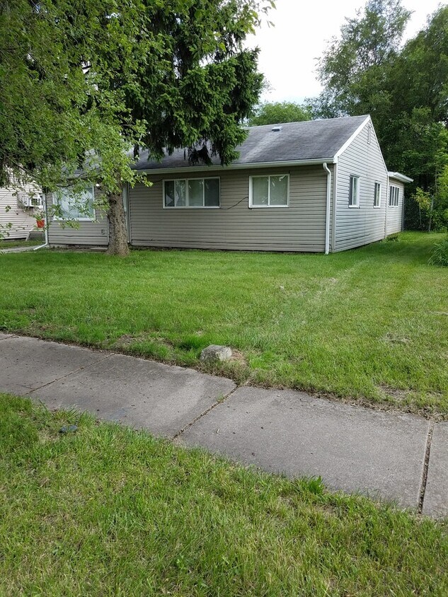 Primary Photo - 2733 Central Dr