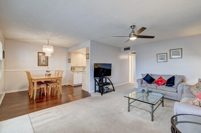 Building Photo - 3056 Cornwall C