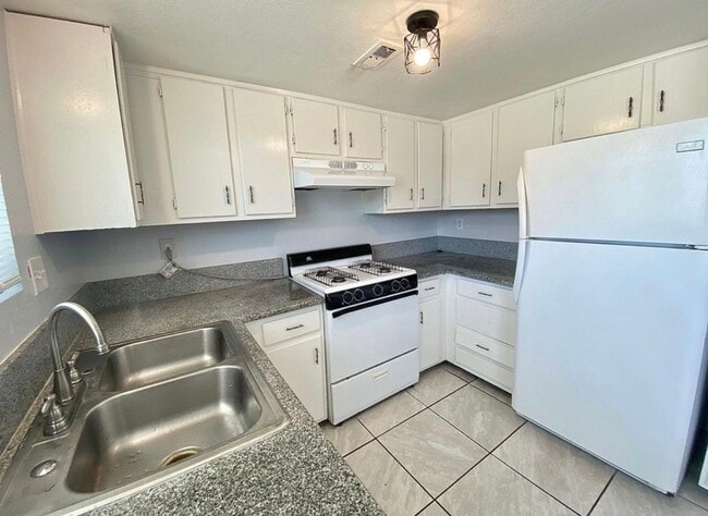 Foto del edificio - 1313 Bernard St