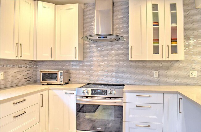 Building Photo - 1720 Lenox Ave.