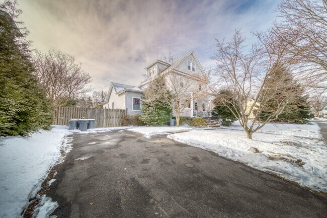 Building Photo - 35 Harrington Ave