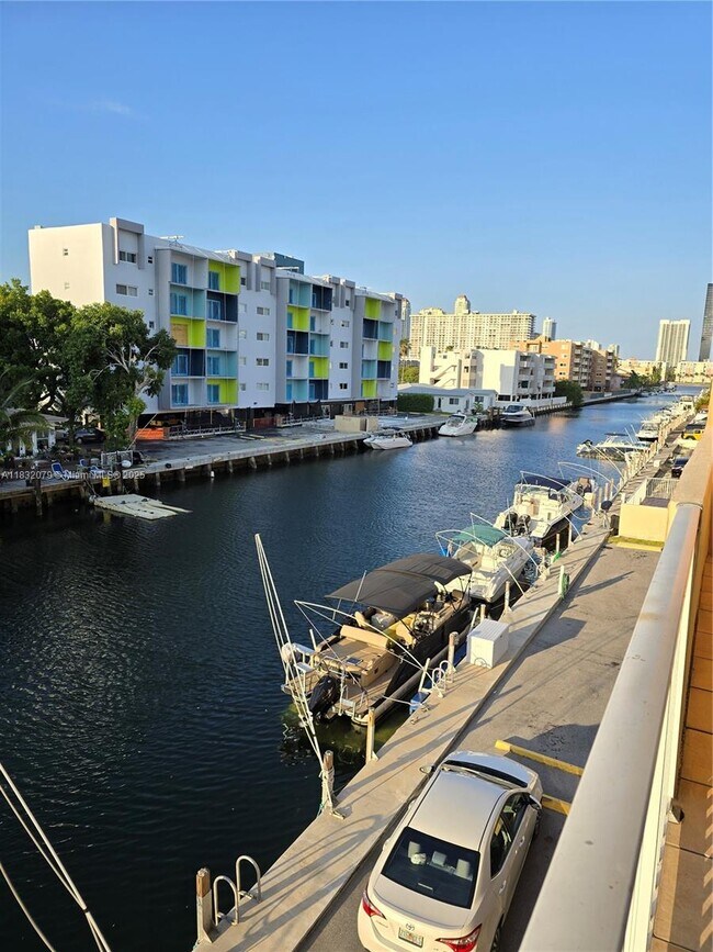 Foto del edificio - 3545 NE 167th St