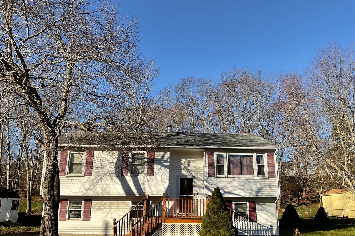12 Bow Ln, Cromwell, CT 06416 House Rental in Cromwell, CT