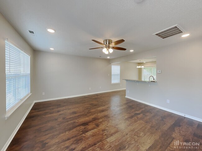 Foto del edificio - 11350 Northwoods Forest Dr