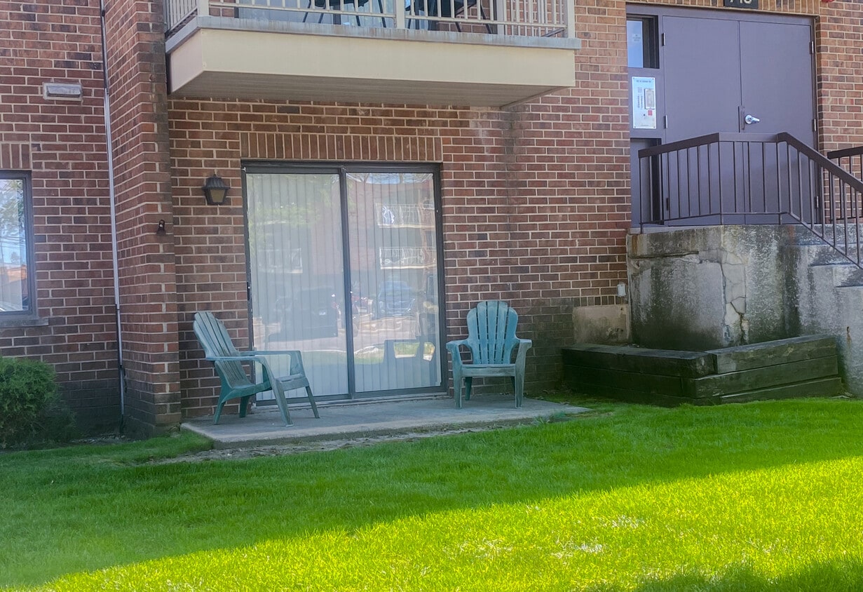 Primary Photo - 715 W Central Rd
