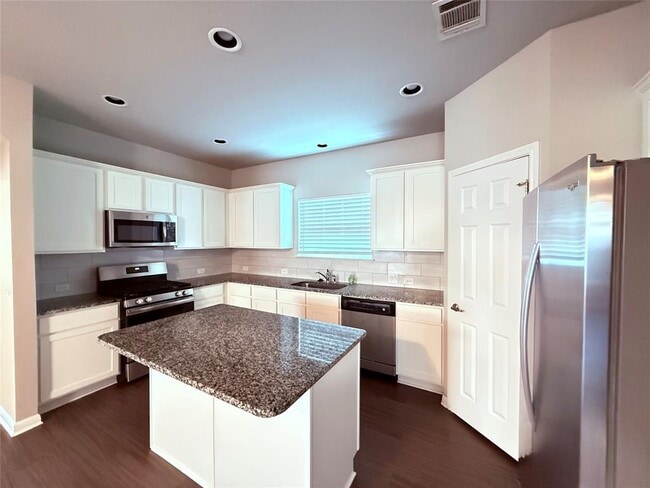 Building Photo - 805 Durness Dr