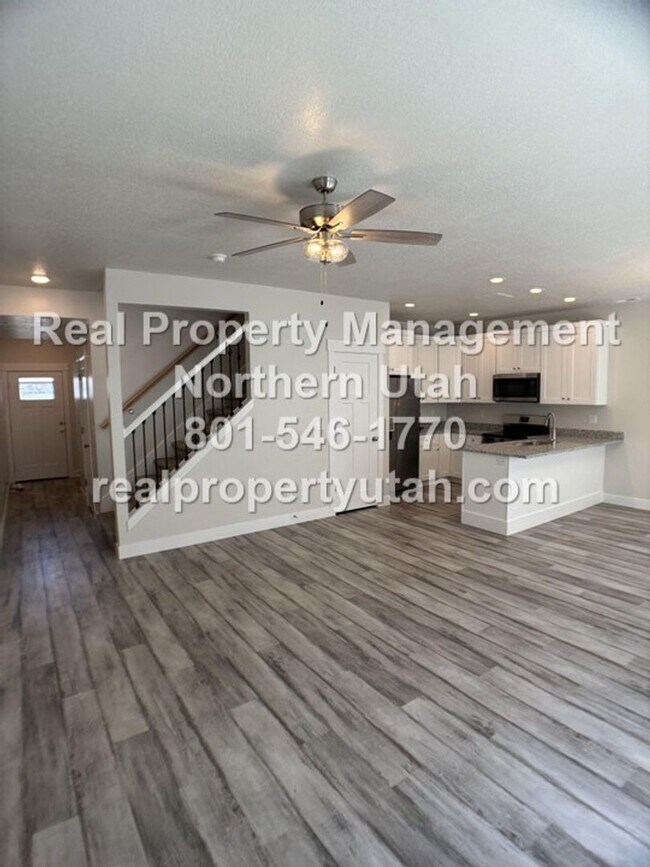 Foto del edificio - Newly Built 3 Bedroom 2.5 Bath Townhome in Morgan Available!