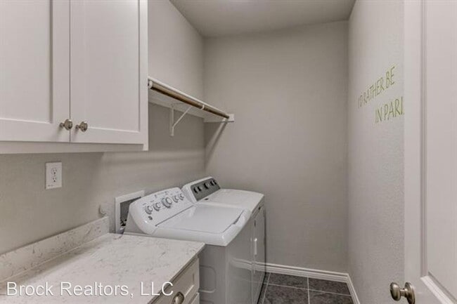 Building Photo - 3 br, 3 bath House - 305 Parkview Drive