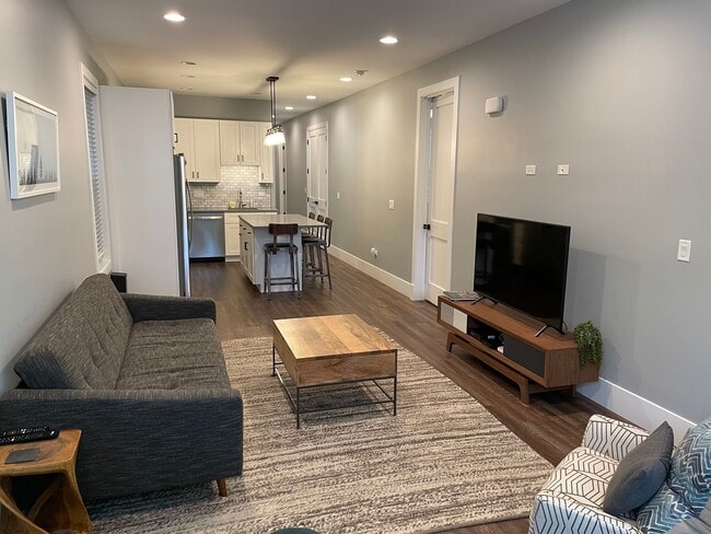 Building Photo - 1841 W School St