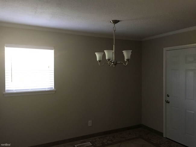Building Photo - 3 br, 2.5 bath House - 908 Country View Dr