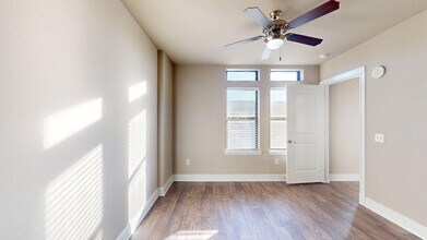Interior Photo - Savoye