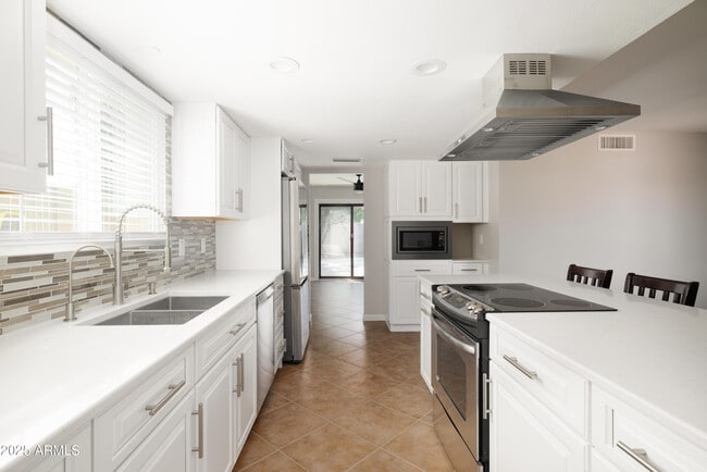 Building Photo - 8643 E Palo Verde Dr