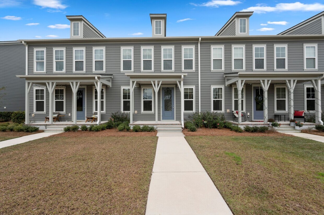 Fully furnished 3 bedroom townhouse in Sum... Townhome Rentals in