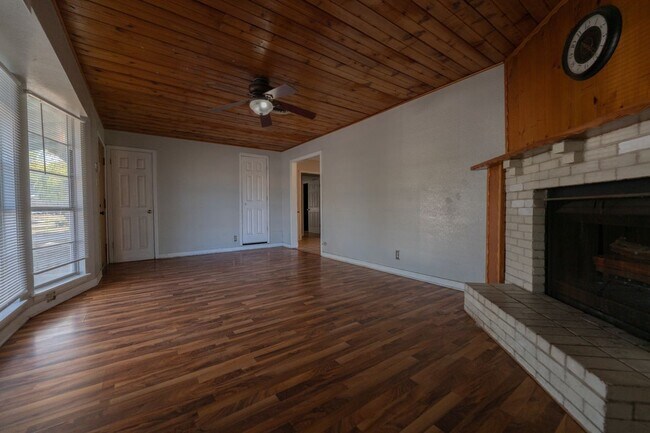 Foto del edificio - 1719 Austin St