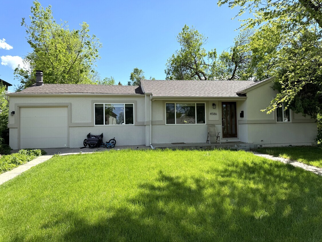 Foto principal - 4586 E Dartmouth Ave