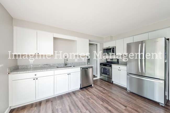 Building Photo - Completely Remodeled Split Level in Avon Lake