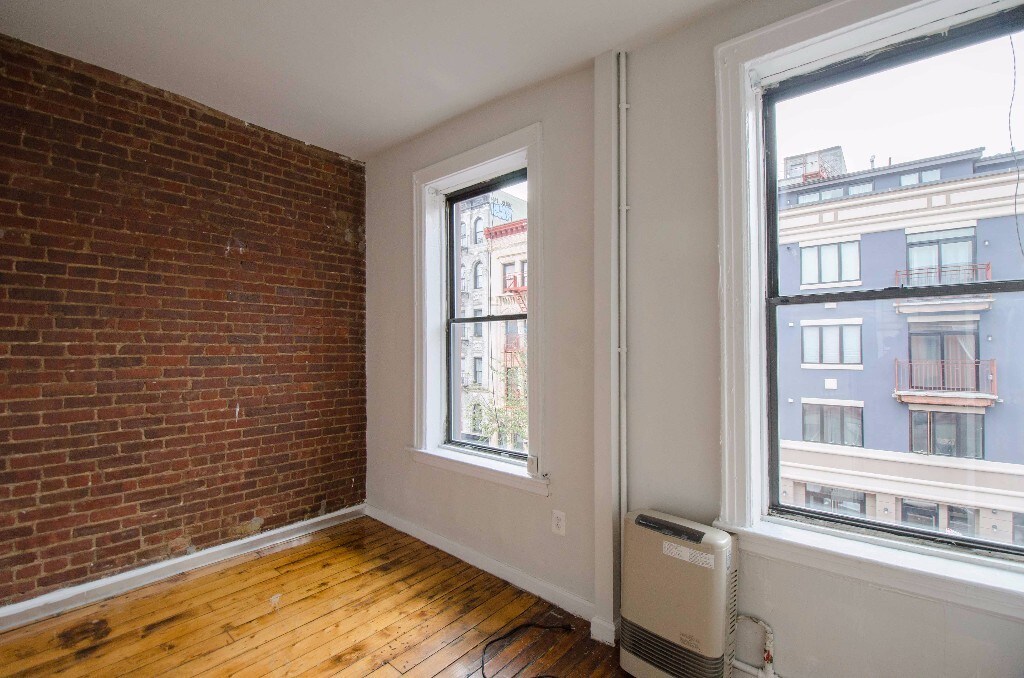 Foto principal - 369 S 4th St