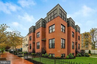Building Photo - 1209 G St SE