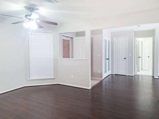 Building Photo - 175 Sylvan Forest Dr