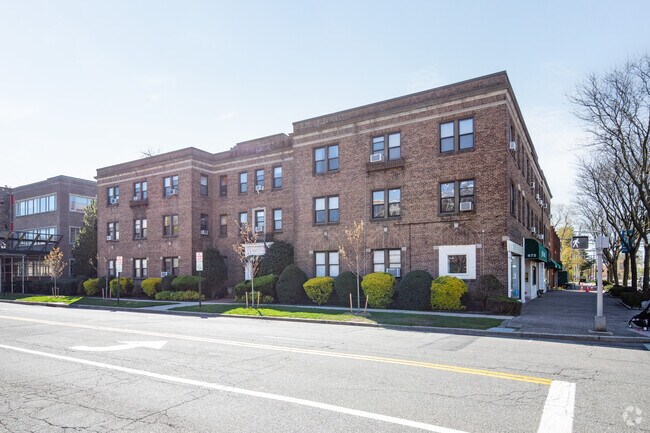 Building Photo - 222 7th St