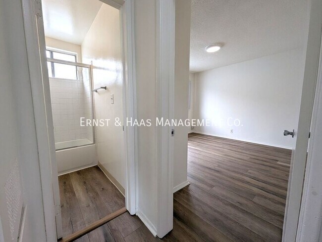 Foto del edificio - 1006 E 32nd St
