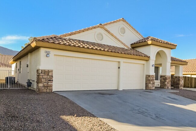 Foto del edificio - 682 Covina Dr