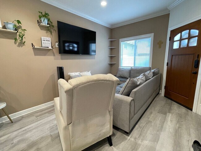 Foto del edificio - 6518 Walker Ave