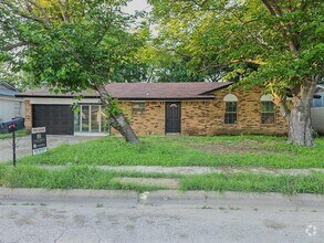 Building Photo - 133 Buie Dr