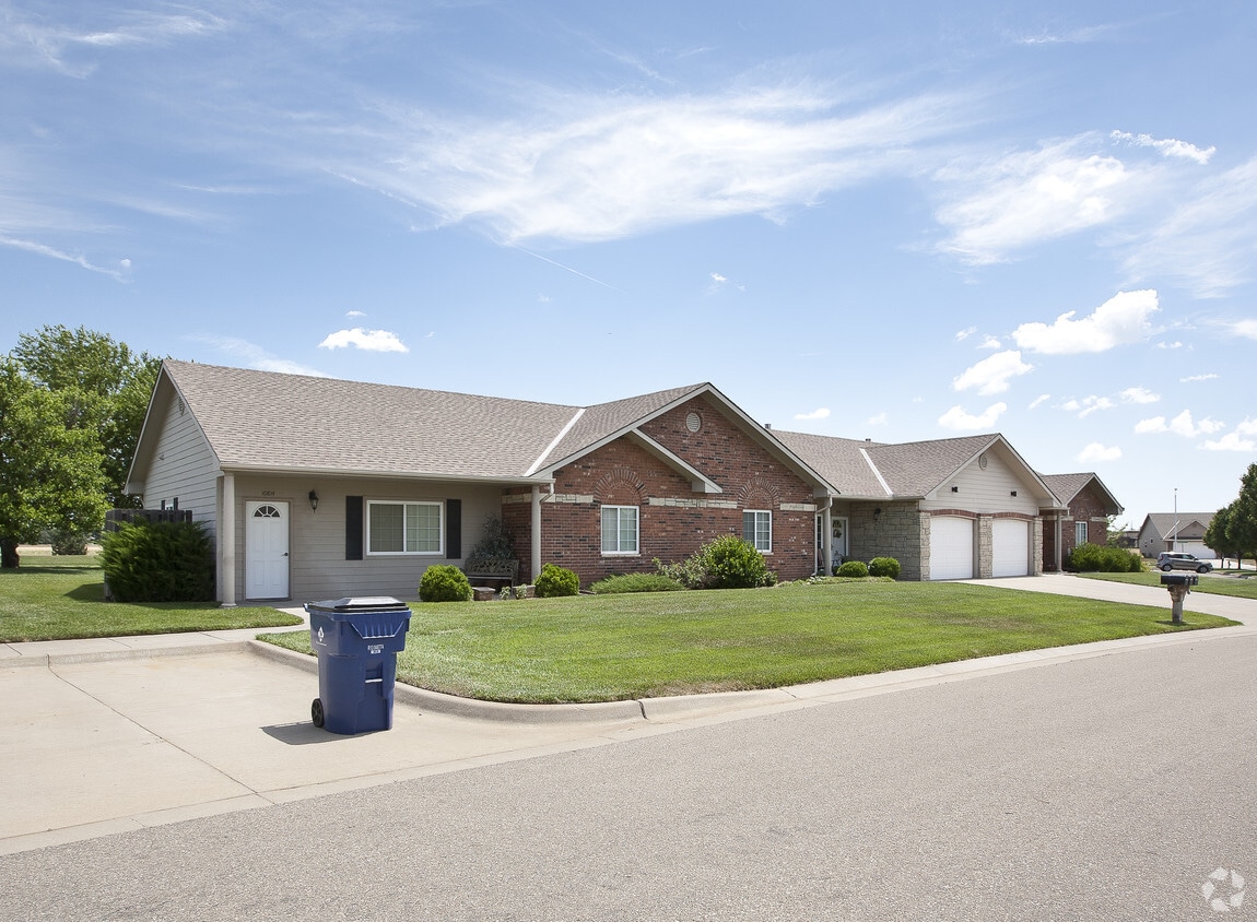 Villas at Hampton Lake Apartments in Maize, KS