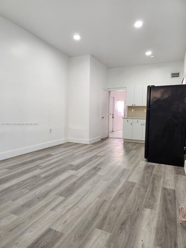 520 E 44th St Unit 1W, Hialeah, FL 33013 Room for Rent in Hialeah, FL