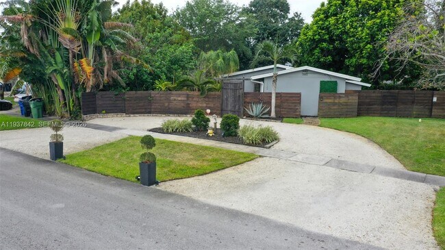 Foto del edificio - 1124 NW 15th Ct