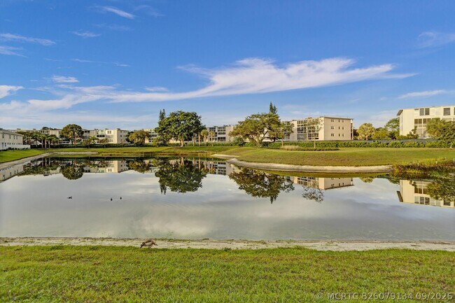 Building Photo - 585 Sanderling Cir
