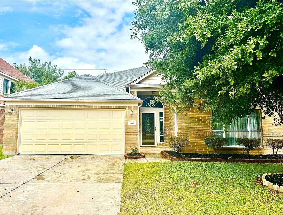 Foto principal - 5706 Painted Trail Dr
