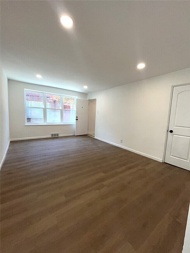 Foto del edificio - 3911 Jamieson Ave