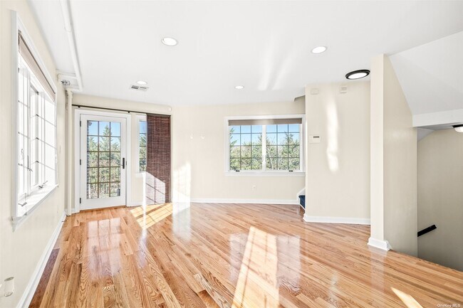 Foto del edificio - 65-10 Hull Ave