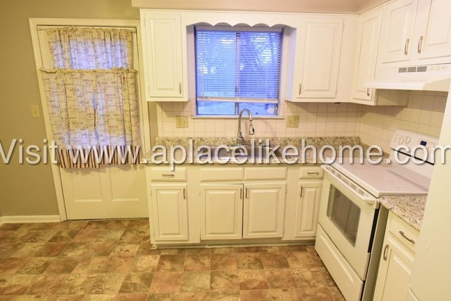 Building Photo - 1606 N. 63rd Pl. KCK