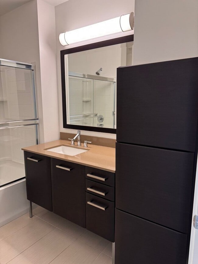 Interior Photo - 801 North
