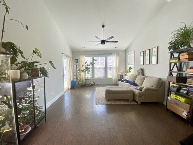 Foto del edificio - End Unit Townhouse in Cypress Ridge!