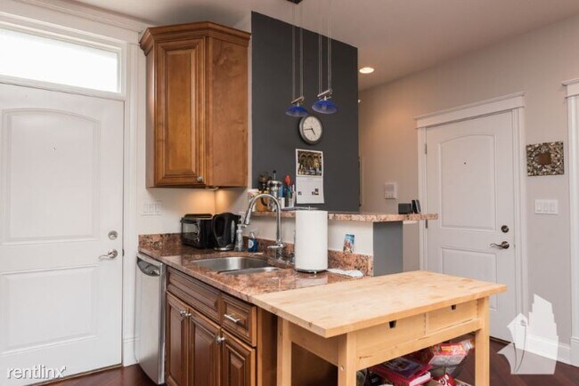 Building Photo - 1912 N Washtenaw Ave