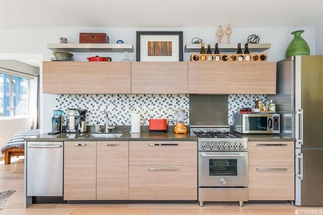 Building Photo - EPIC REA /AZARI PM; Beautiful large, corne...