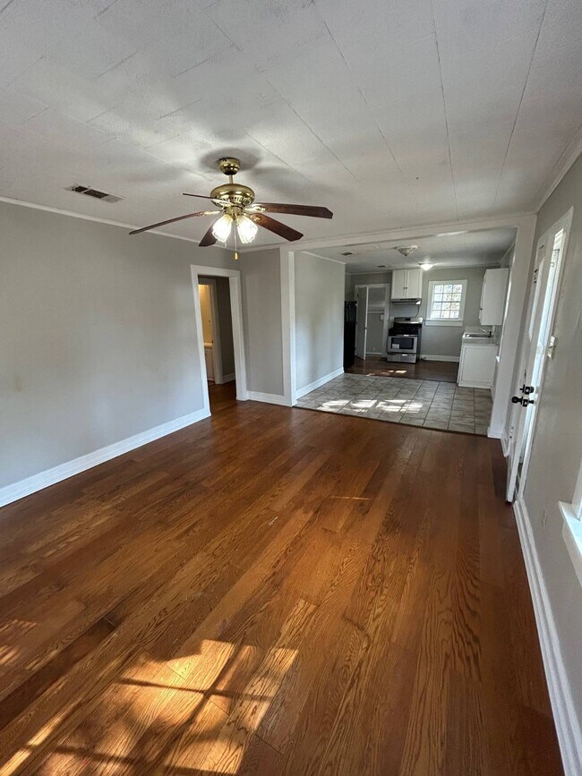 Foto del edificio - 1416 Martel St