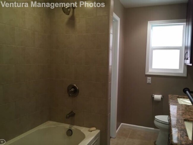 Building Photo - 132 Hayes Ave