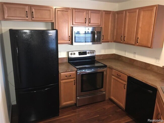 Building Photo - 27208 Chesapeake Cir