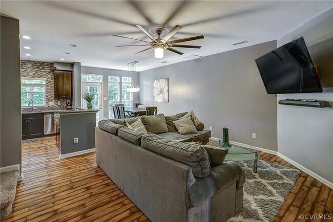 Building Photo - 441 Creekwillow Dr